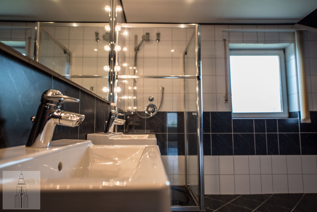 102121289-Badezimmer.JPG