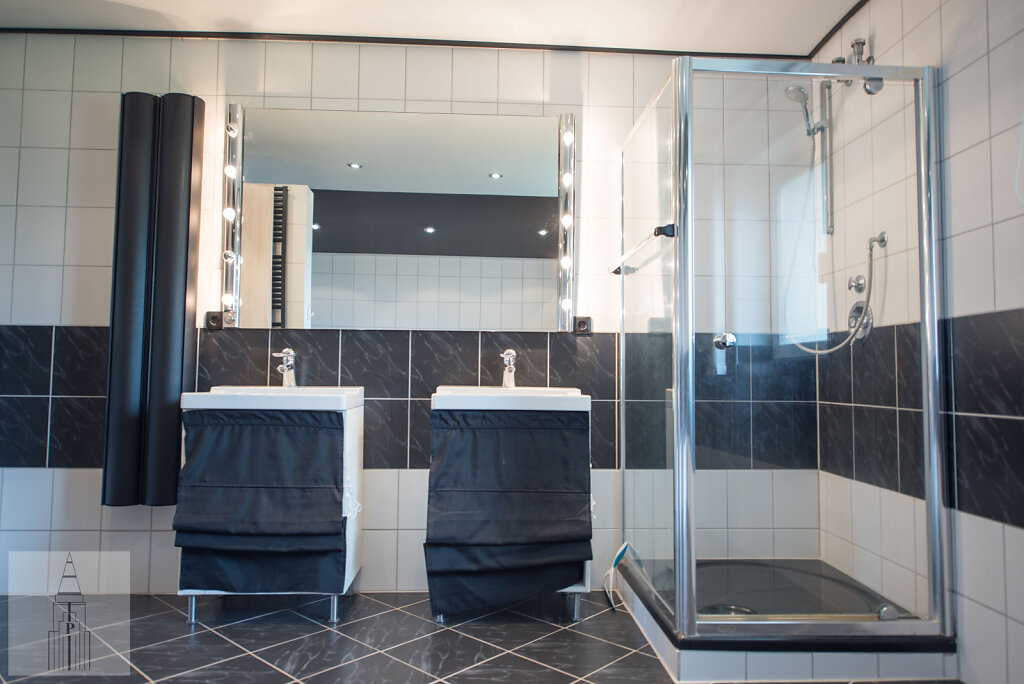 102121289-Badezimmer-2.JPG