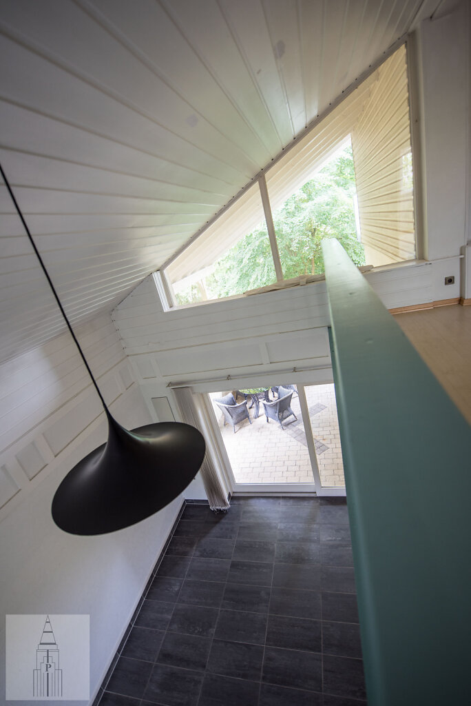 102121289-Empore-Blick-Wohnzimmer.JPG
